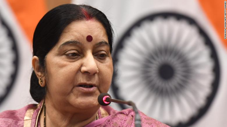 Politisi veteran India Sushma Swaraj, 67, meninggal di New Delhi
